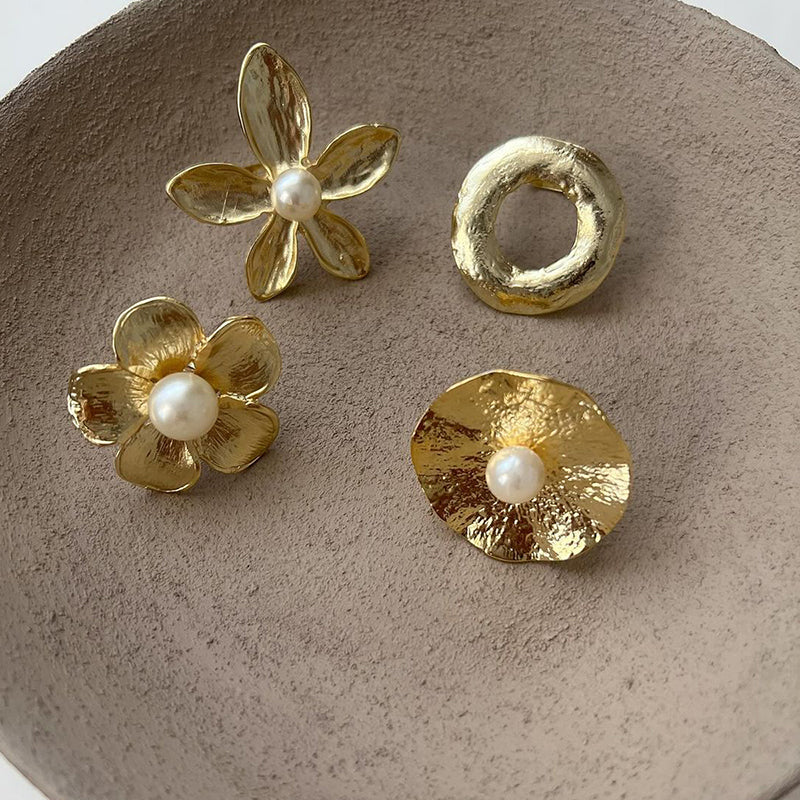 Gold pearl rings with different shapes and designs