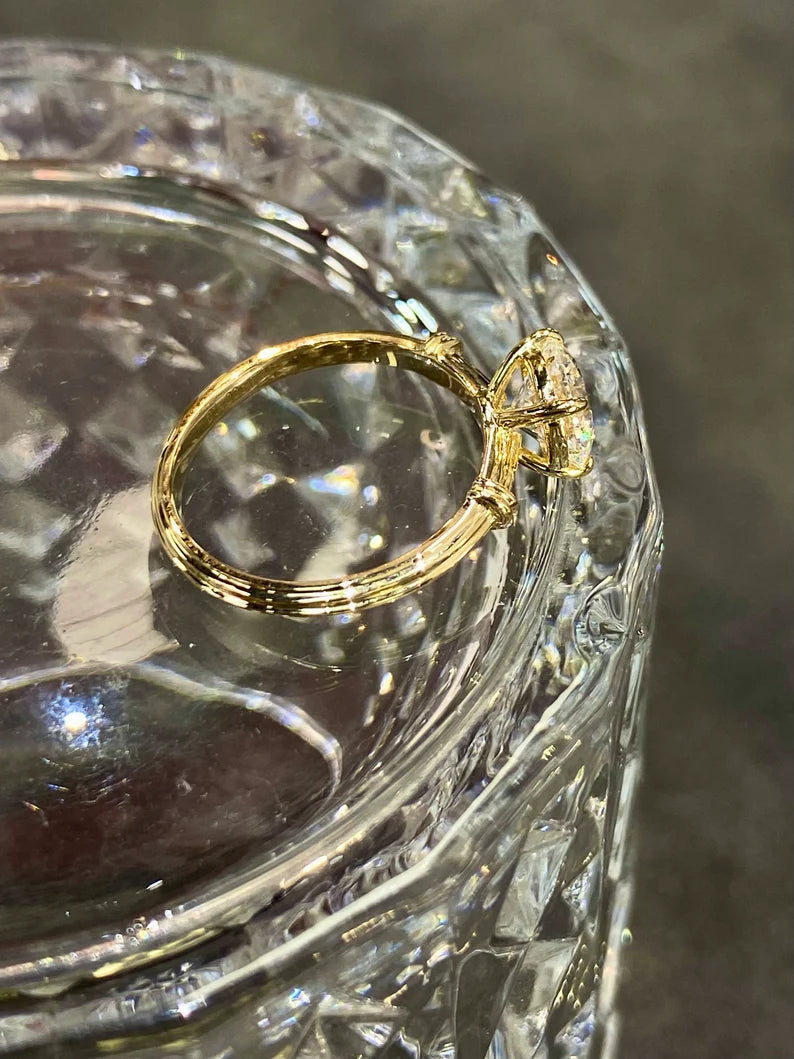 Vintage-inspired Round Lab-Grown Diamond Engagement Ring in 18K Solid Gold