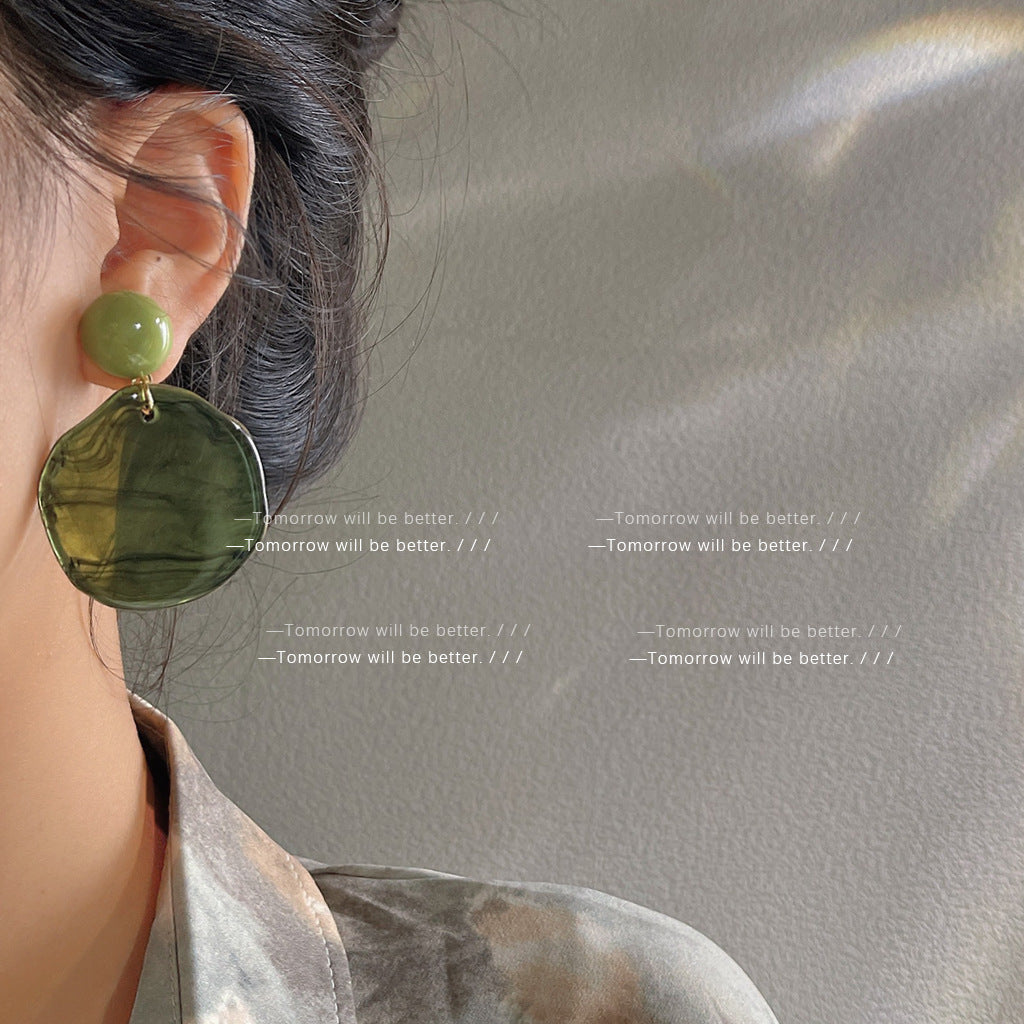 Matcha latte green geometric earrings made with acrylic resin, combining classic retro aesthetics with a modern touch