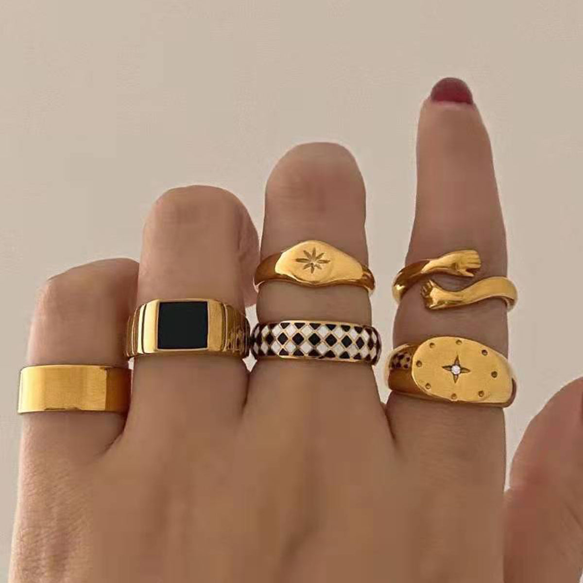 Minimalist gold-plated geometric stacking ring with a modern, trendy style for versatile fashion.