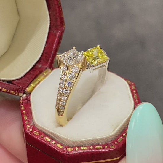 Close-up of a two-tone Tio et Moi princess-cut lab-grown diamond ring in 18K white and yellow gold