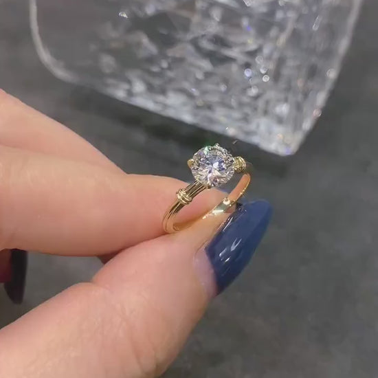 Vintage-inspired Round Lab-Grown Diamond Engagement Ring in 18K Solid Gold